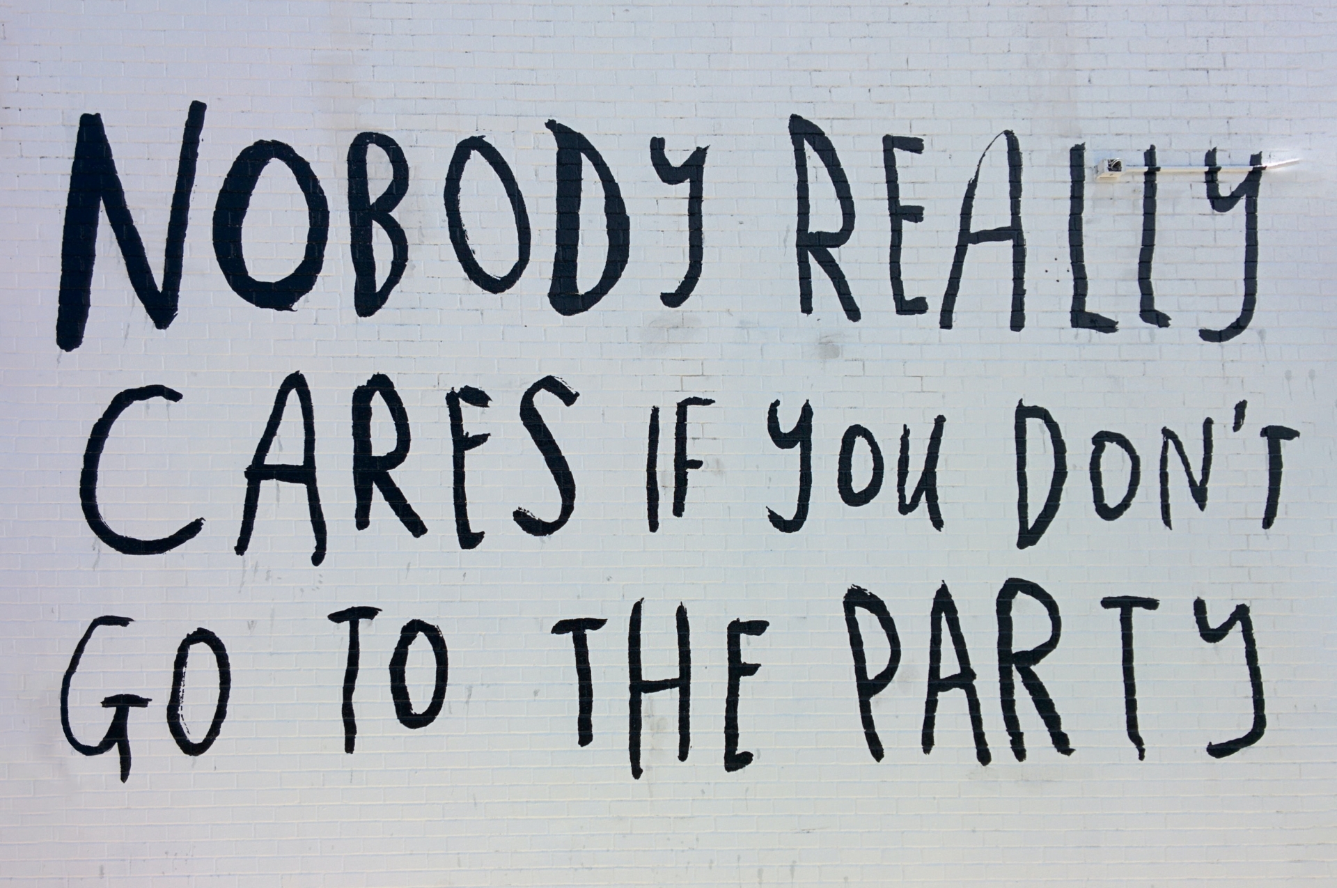 In Schreibschrift: Nobody really cares if yo don't go to the party.